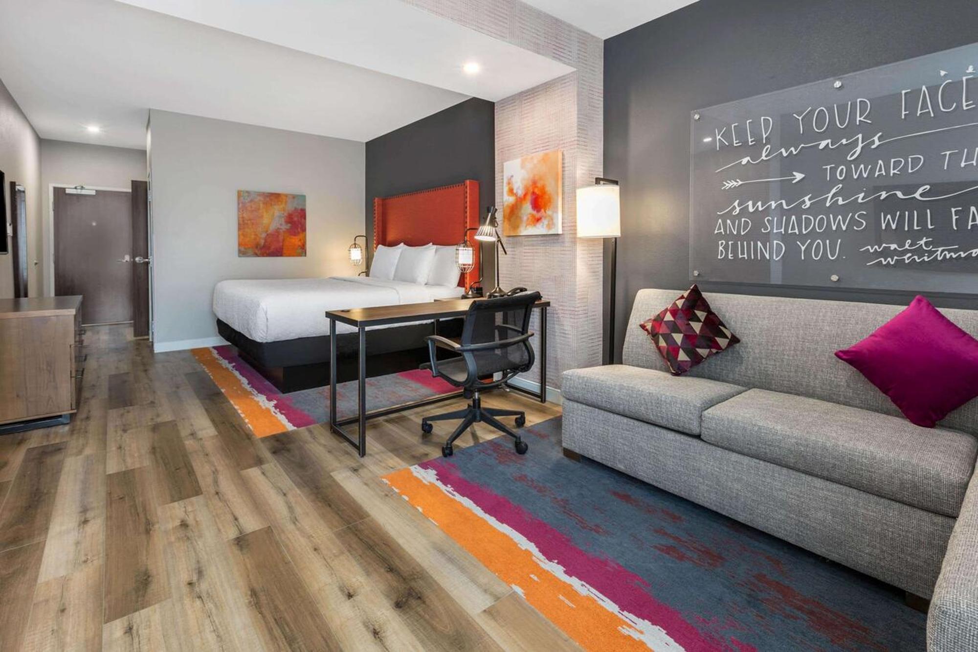 La Quinta Inn & Suites By Wyndham Lewisville Bilik gambar